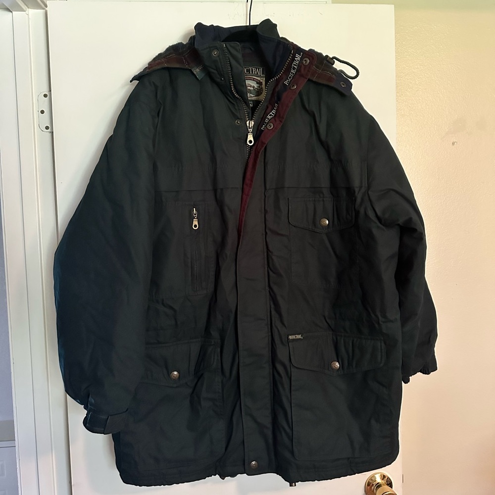 Dark green winter coat, puffer jacket, water repellant